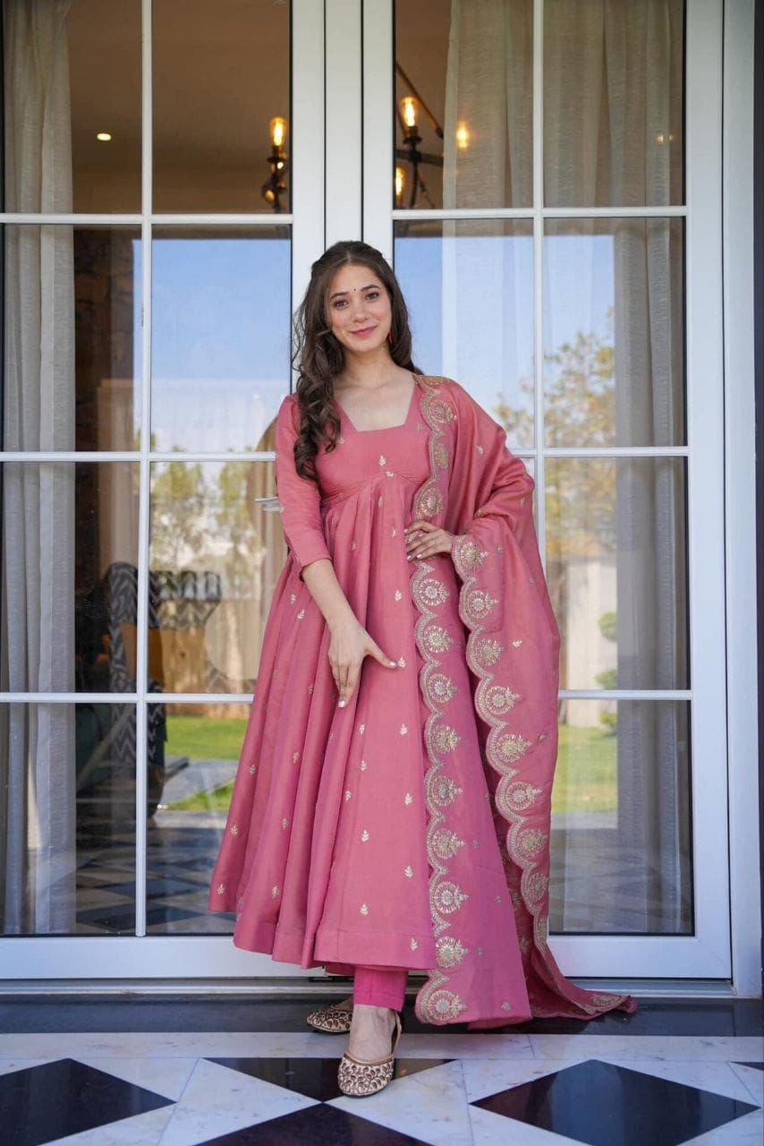 Kainaat Anarkali